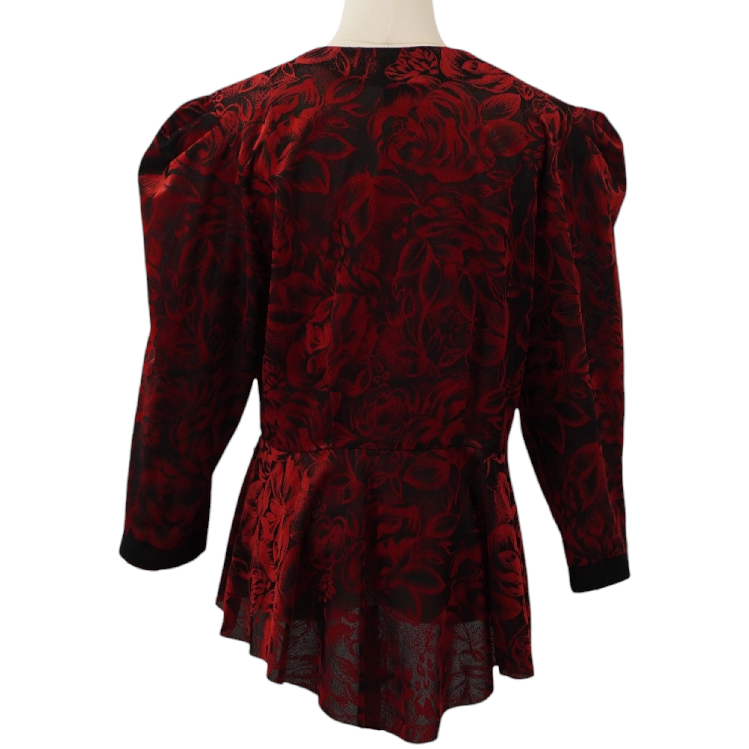 Retro della blusa Linek Modelle che mostra la balza fluida sul fondo, l'orlo asimmetrico e la struttura delle spalle a sbuffo.