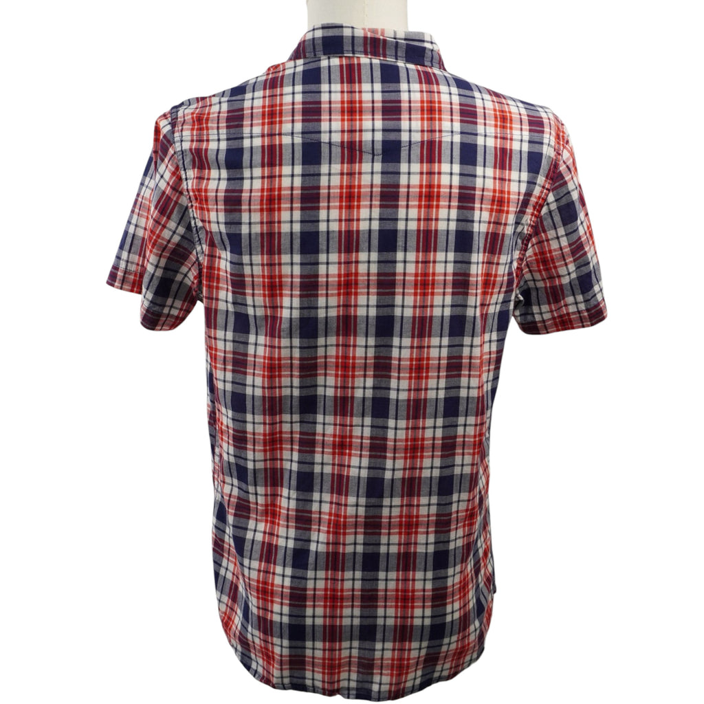Camicia Lee a maniche corte in stile Western, vestibilità Slim Fit con bottoni a pressione perlati e taschini a punta. Fantasia a quadri plaid rosso, blu e bianco, taglia M in condizioni eccellenti.