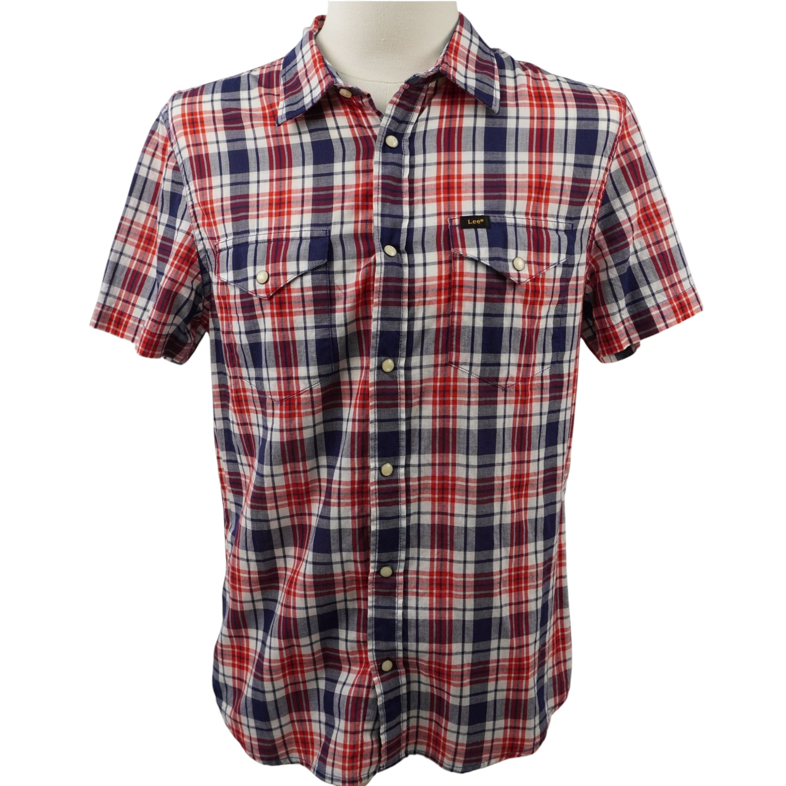 Camicia Lee a maniche corte in stile Western, vestibilità Slim Fit con bottoni a pressione perlati e taschini a punta. Fantasia a quadri plaid rosso, blu e bianco, taglia M in condizioni eccellenti.