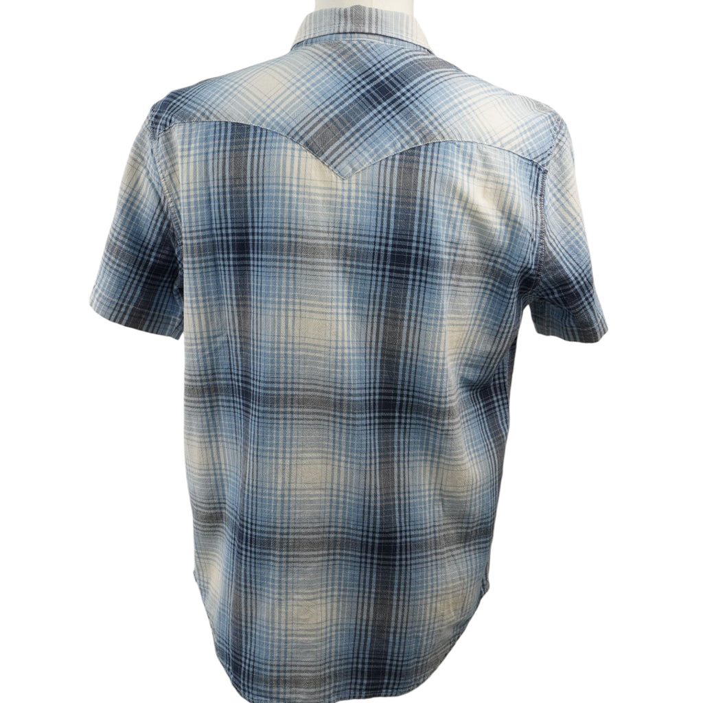 Camicia Levi's modello Western Pearl Snap a maniche corte, fantasia a quadri plaid azzurro, blu e beige. Dettaglio bottoni a pressione madreperla, taschini a punta e Red Tab originale. Taglia M in ottime condizioni vintage.