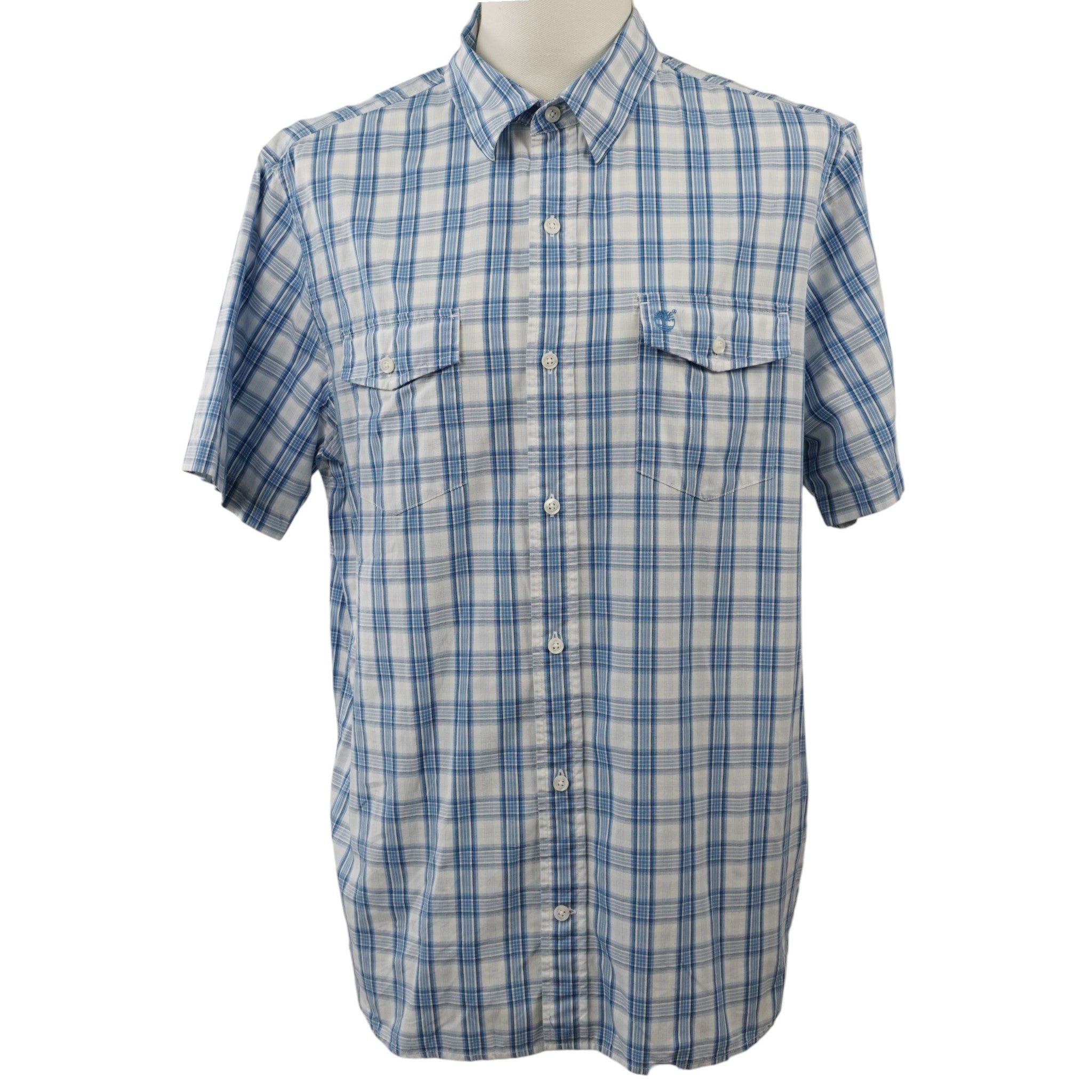 Camicia Timberland a maniche corte con motivo a quadri (plaid) blu, azzurro e bianco, vista frontale.