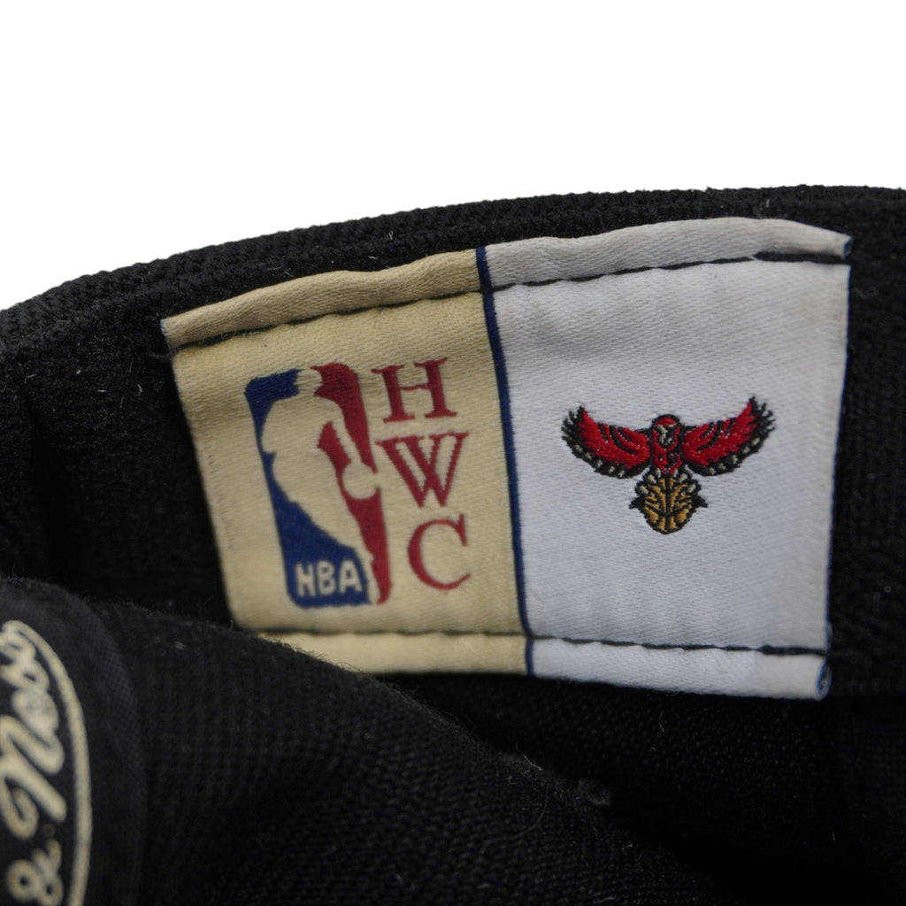 Cappello Snapback Mitchell & Ness Atlanta Hawks – NBA Official Licensed – Black/Red