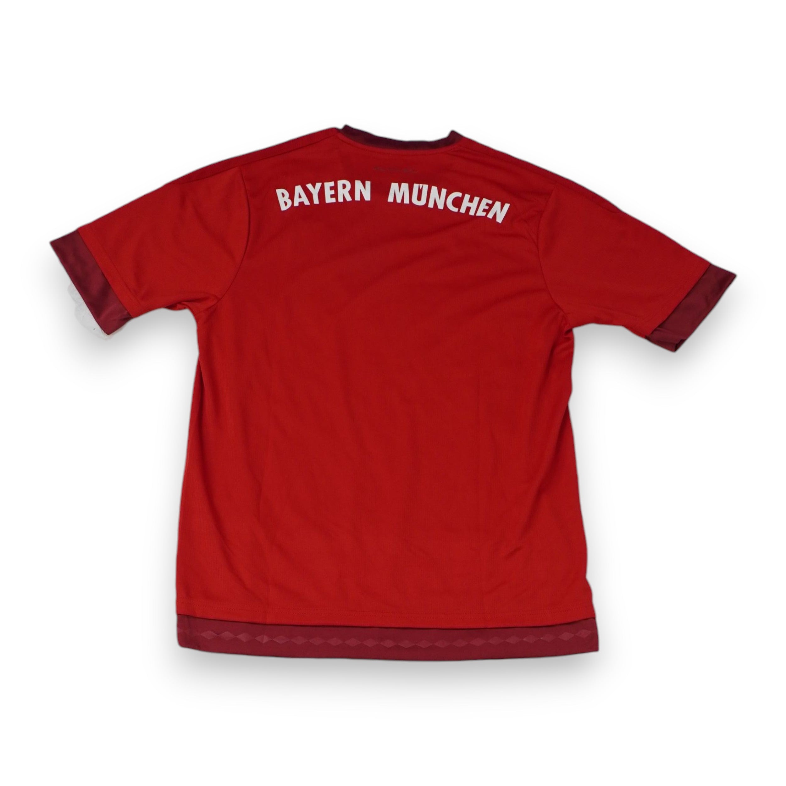 Kit completo Adidas Bayern Monaco 2015/16: maglia home rossa con dettagli bordeaux e pantaloncini coordinati, taglia L, condizioni vintage eccellenti con loghi ricamati.
