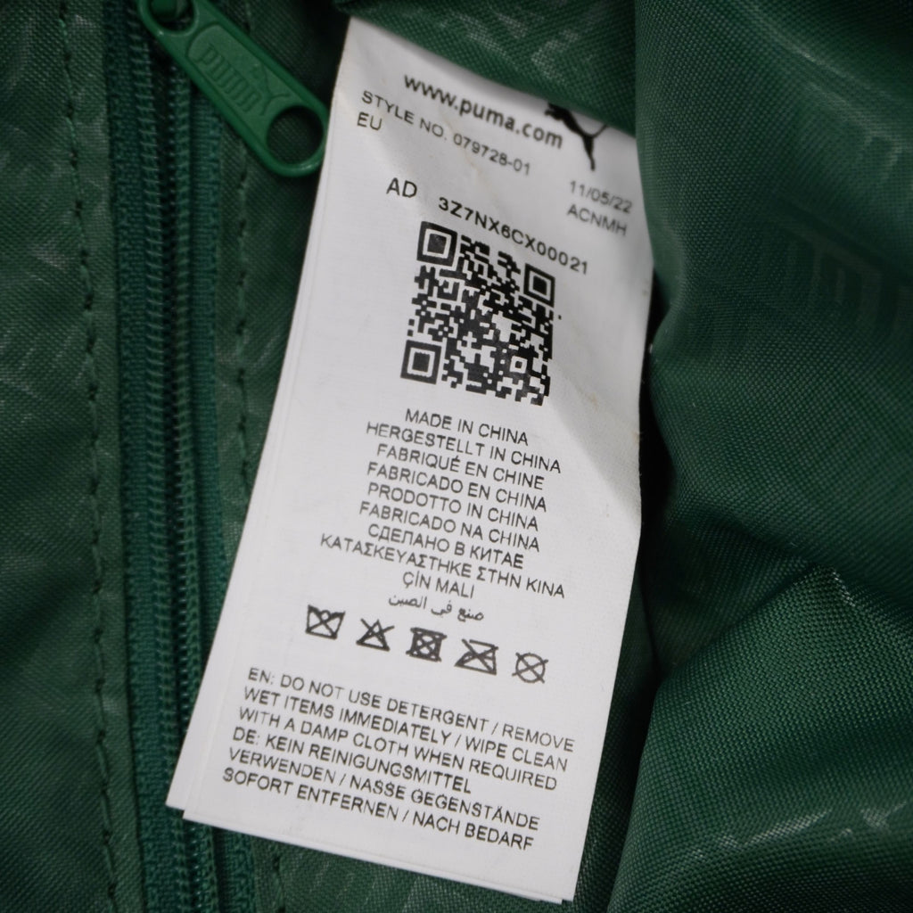 Etichetta interna originale Puma con QR code scansionabile e codici di produzione per la verifica dell'autenticità.