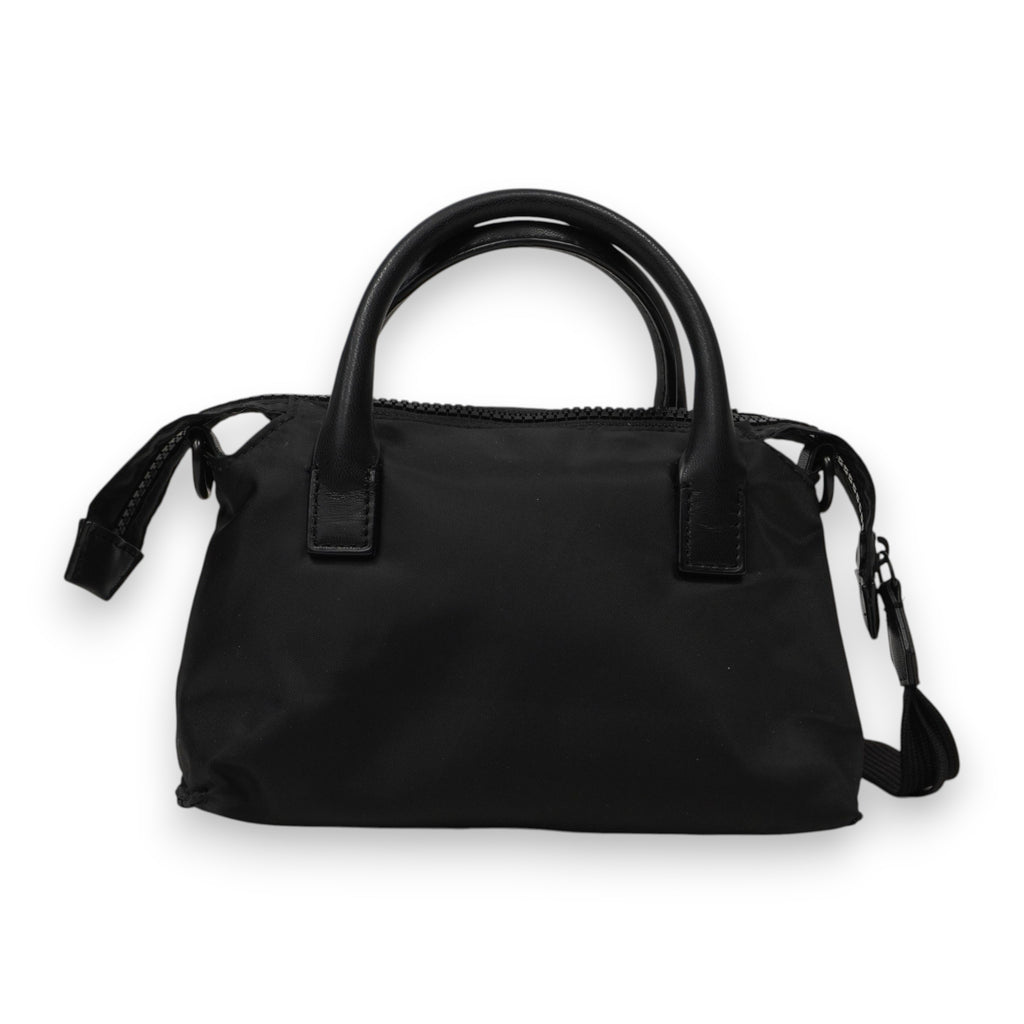 Vista retro della mini bag Puma nera con doppi manici e attacchi laterali per la tracolla, stile urban sportivo.