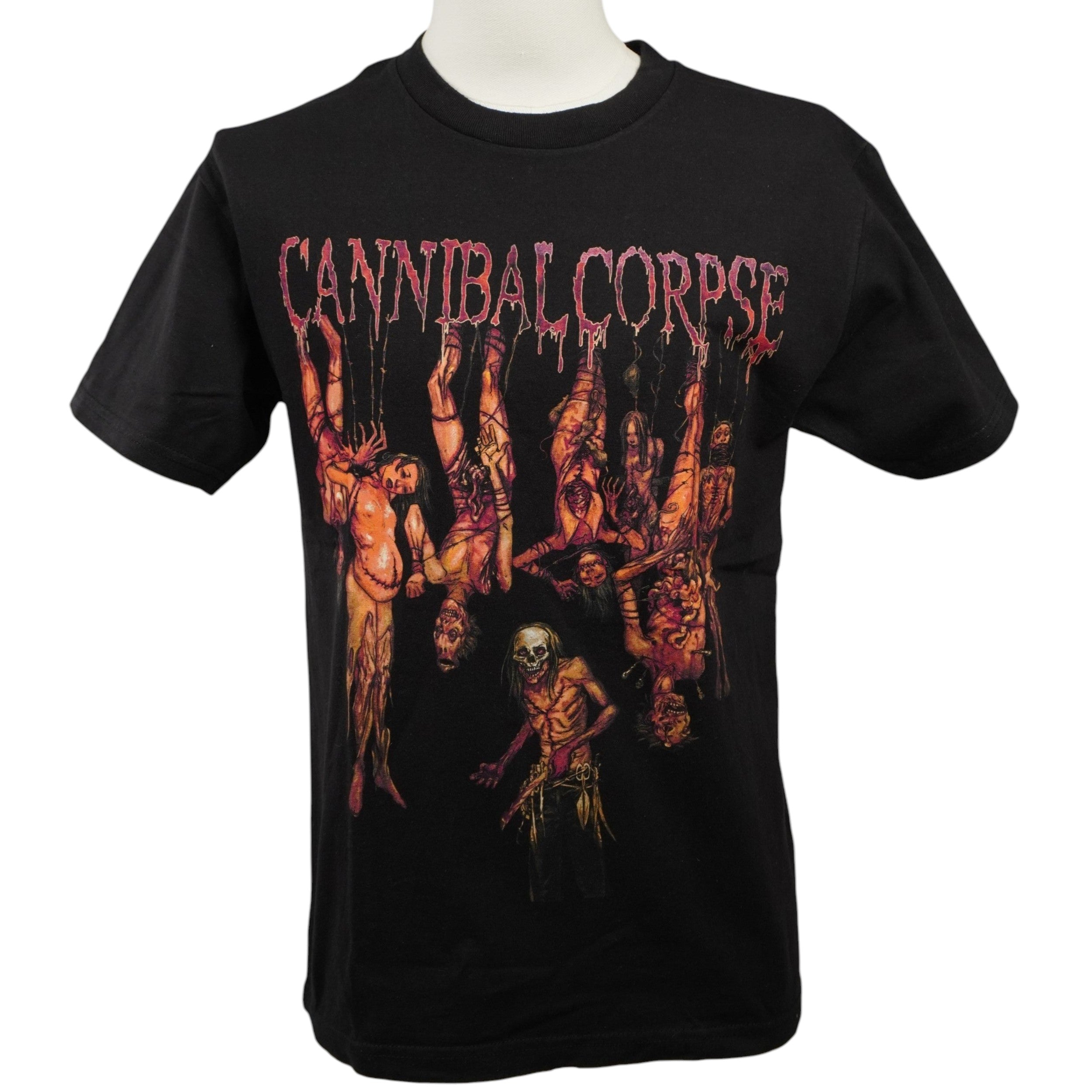 Vista frontale della t-shirt nera dei Cannibal Corpse con la stampa grafica a colori dell'artwork dell'album Torture.