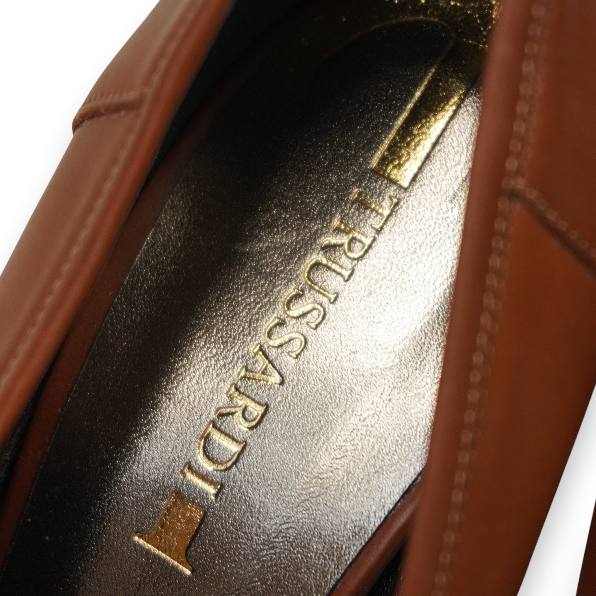 Soletta interna con logo Trussardi impresso in lamina d'oro, certificazione di autenticità del marchio di lusso.
