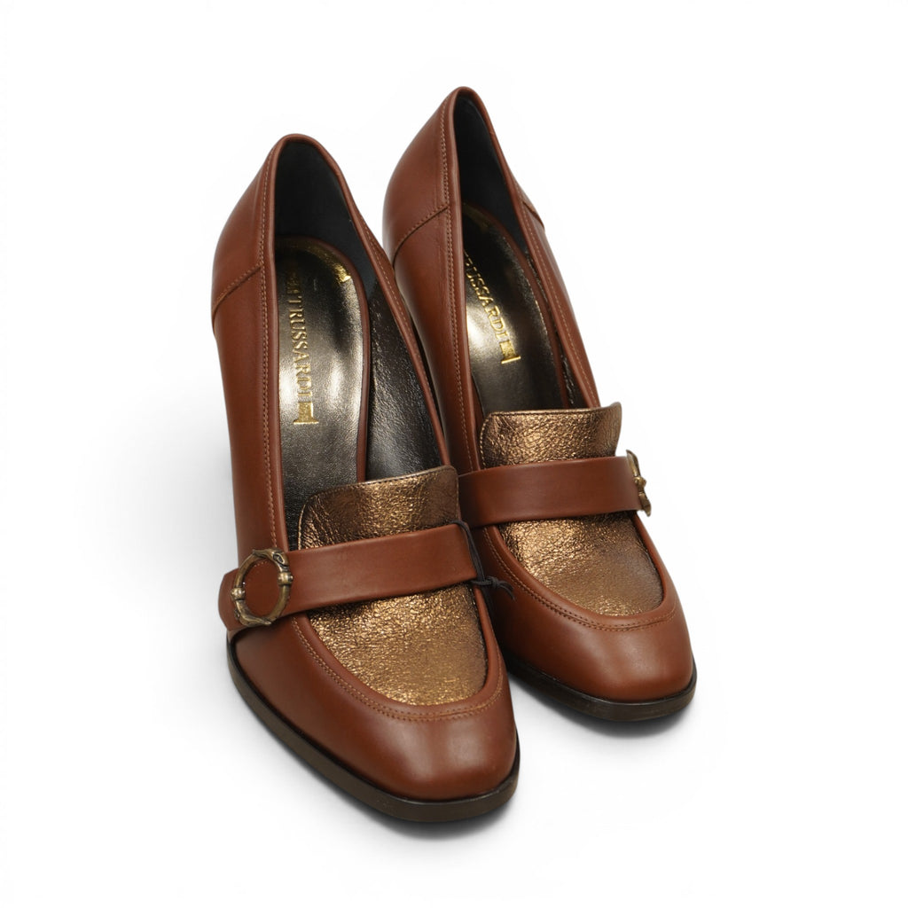 Décolleté vintage Trussardi in pelle color cognac e bronzo metallizzato, modello stile mocassino con tacco alto.