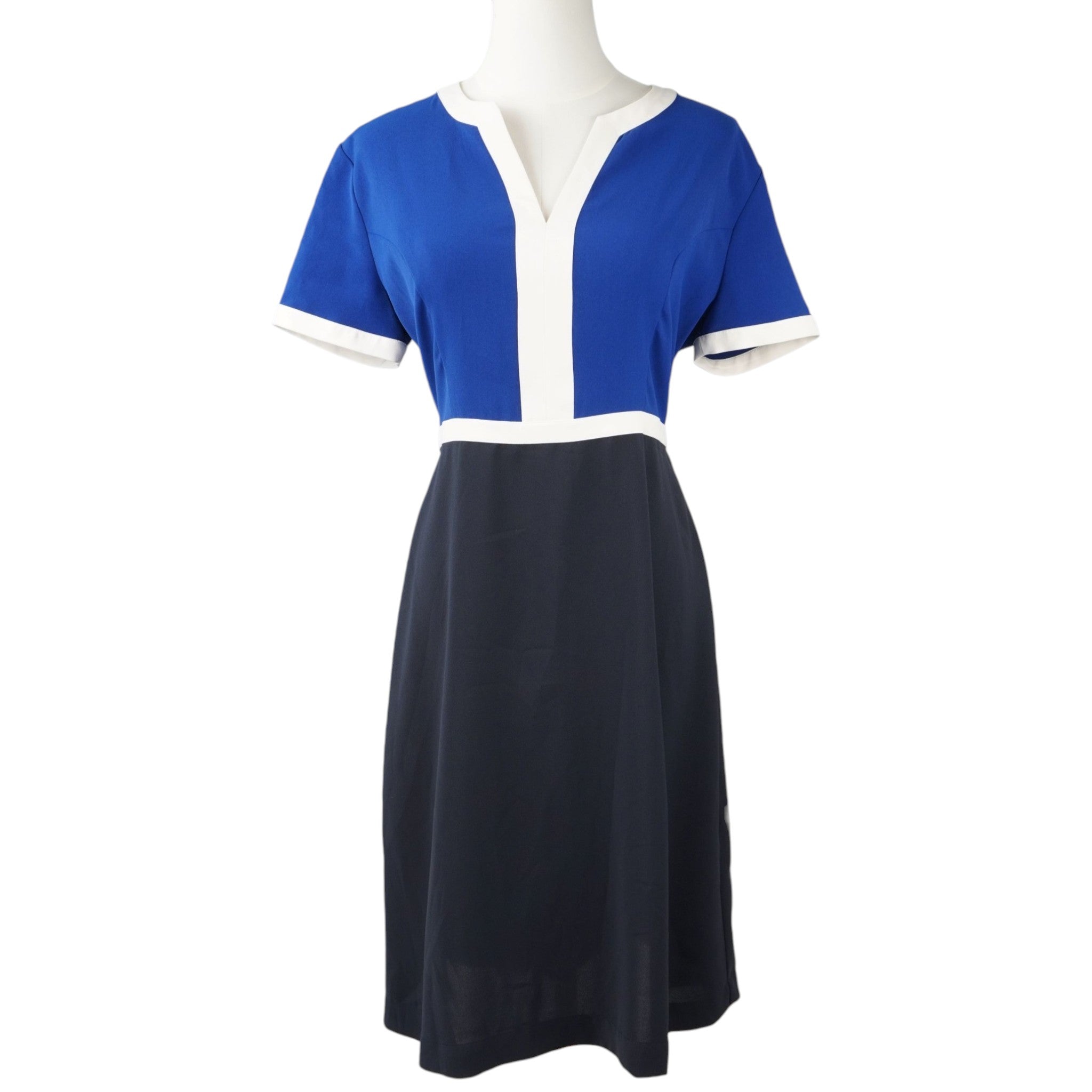 Abito midi donna color block blu e nero originale Armani Jeans con scollo a V, vista frontale intera su manichino.