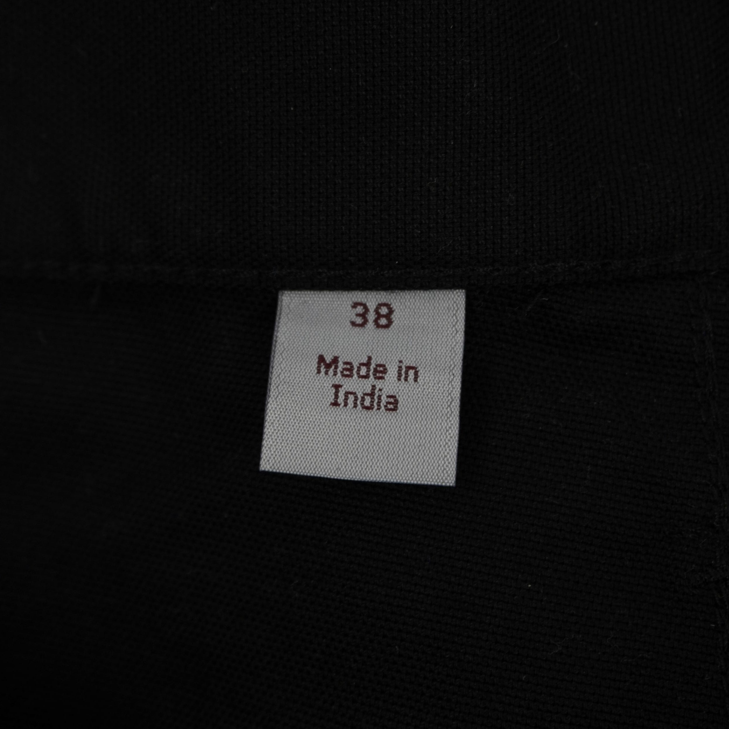 Dettaglio dell'etichetta di lavaggio interna bianca Carhartt WIP con codici della collezione Primavera 2019 e taglia W38