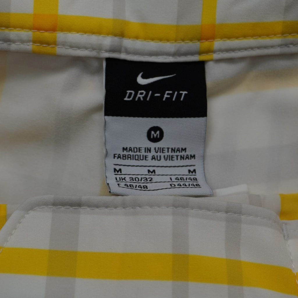 Stampa interna sul girovita grigio chiaro che mostra il logo Nike, la tecnologia Dri-FIT e la taglia M