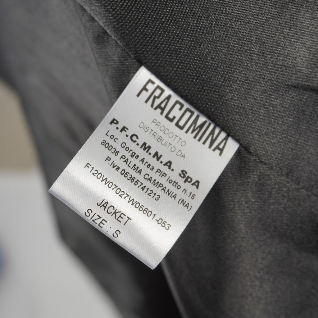 Etichetta interna originale in tessuto bianco con il logo Fracomina e le indicazioni della collezione Glamour