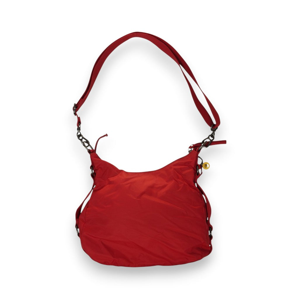 Borsa a tracolla sportiva Tommy Hilfiger rossa in tessuto leggero di nylon, inquadrata interamente su sfondo bianco.