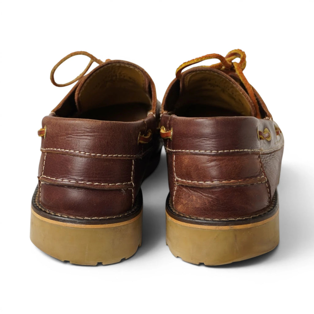 Vista da dietro delle scarpe da barca Camel Active Portland che evidenzia lo stato ottimale del tallone e dei passanti in cuoio.