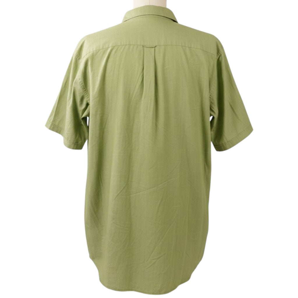 Vista posteriore della camicia verde bugatti che mostra il taglio dritto regular fit.