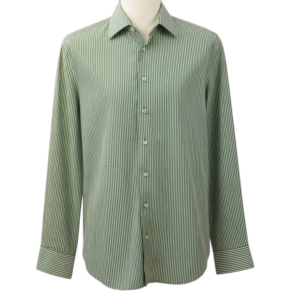 Camicia da uomo a maniche lunghe con colletto classico e fantasia a micro-righe verticali verdi e bianche.