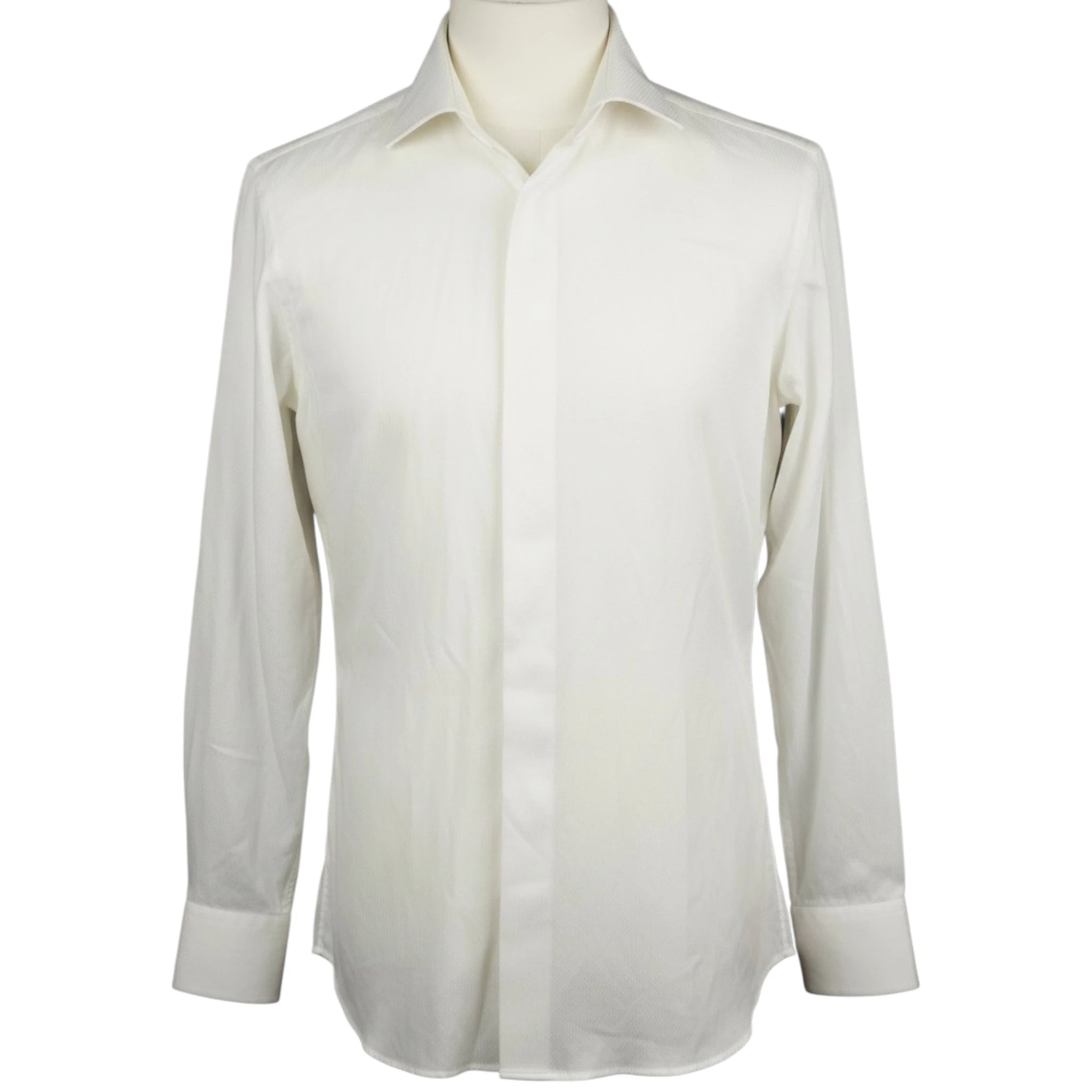 Camicia da uomo vintage Christian Dior Monsieur color bianco avorio, vista frontale su manichino con colletto semifrancese.