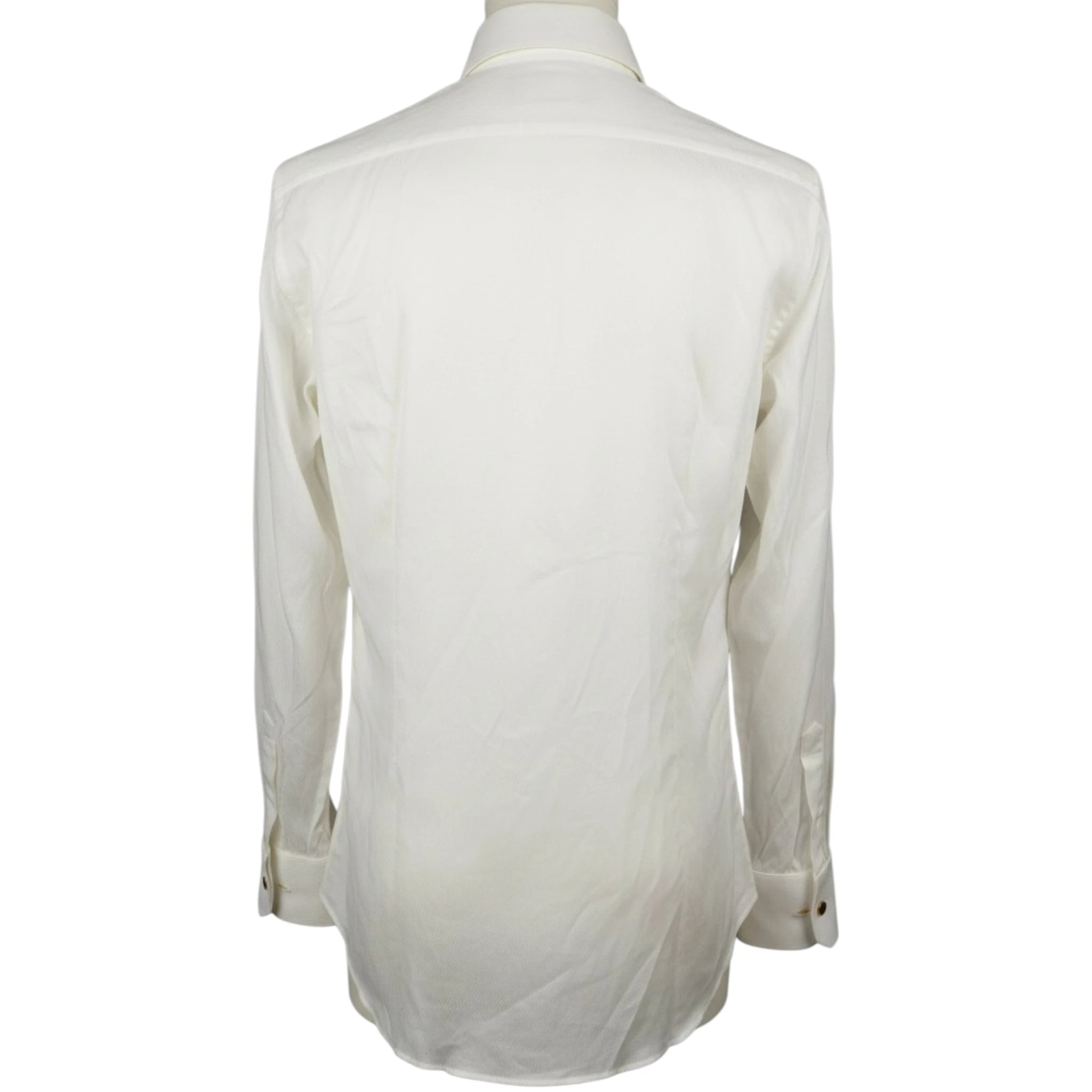 Vista posteriore della camicia da uomo Christian Dior Monsieur avorio con due pinces verticali sartoriali sui fianchi.