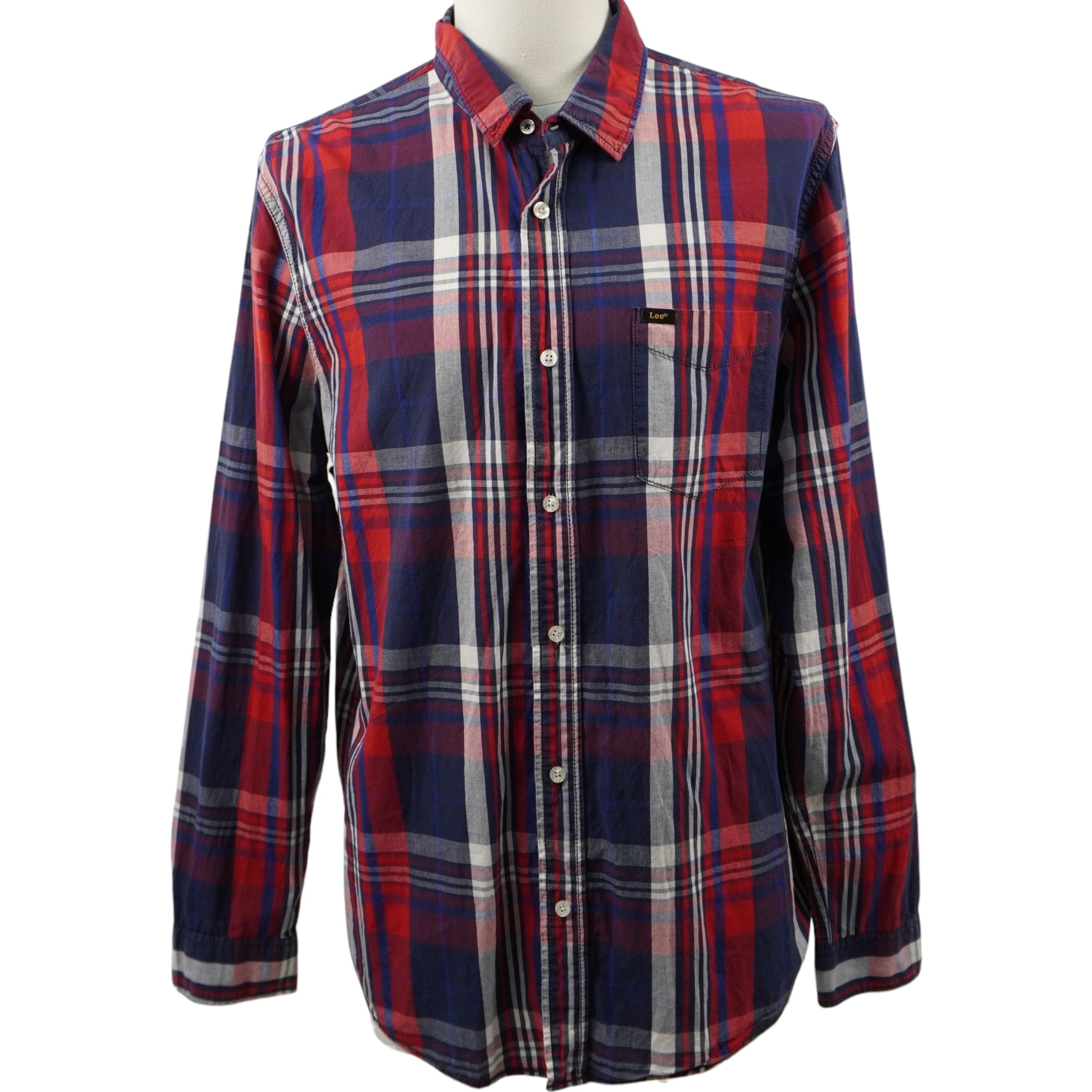 Camicia vintage Lee a quadri rossi e blu navy, vista frontale intera su manichino.