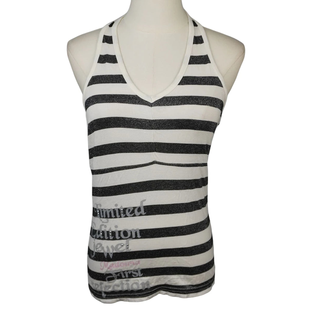 Canotta da donna con scollo ad americano a righe orizzontali bianco e nero con fili in lurex argentato e stampa grafica sul fondo "Madonna First Collection".