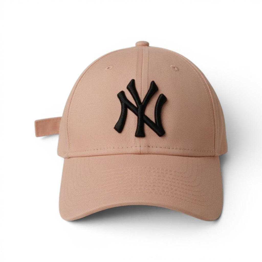 Cappellino unisex New Era 9FORTY dei New York Yankees in cotone rosa cipria con logo NY nero ricamato in 3D.