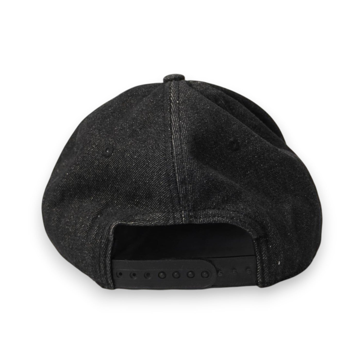 Vista posteriore del cappellino Parkway Drive con regolazione snapback a scatto in plastica nera e apertura ad arco.