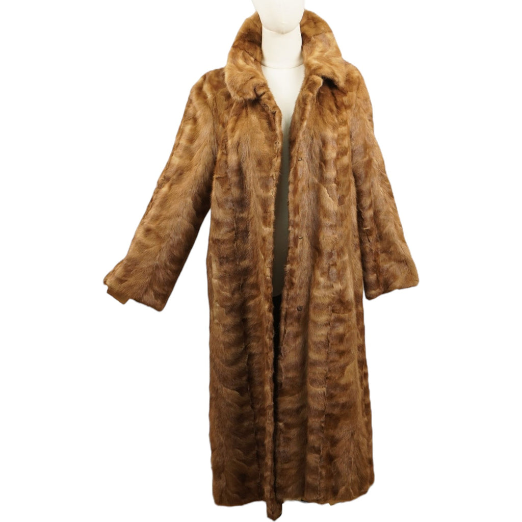 Cappotto lungo in vera pelliccia di visone color biondo miele su manichino, vista frontale