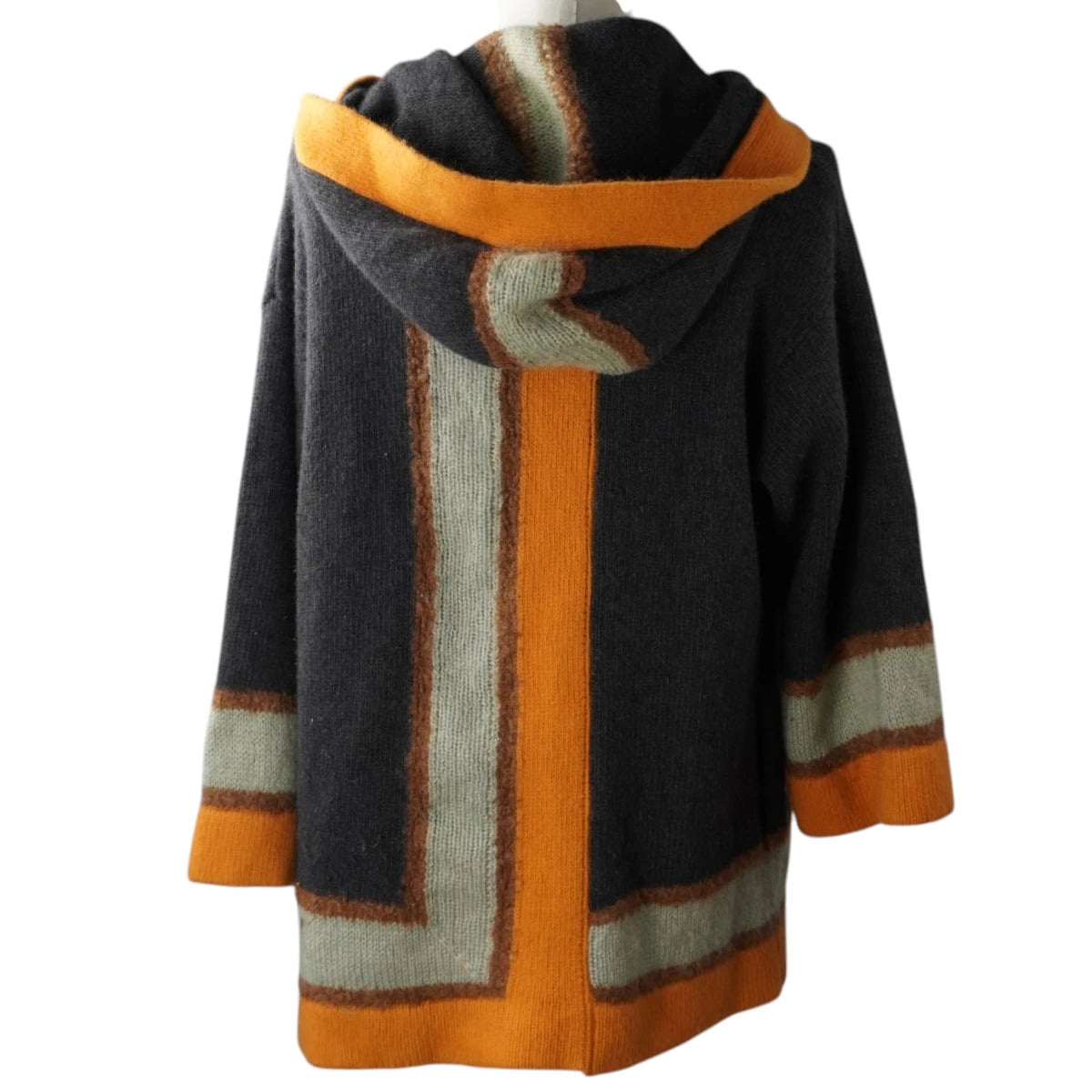 Vista posteriore del cardigan vintage Missoni con ampio cappuccio e design geometrico color-block sulla schiena.