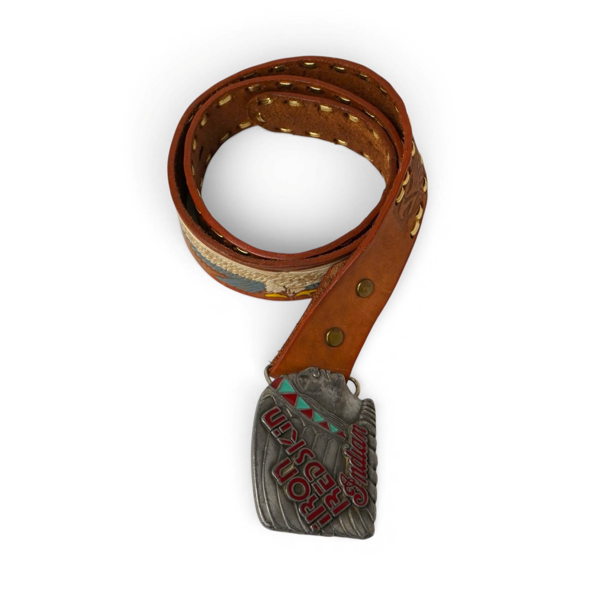 Cintura vintage Iron Redskin Indian in cuoio marrone con maxi fibbia sculturale rettangolare a tema nativi americani.