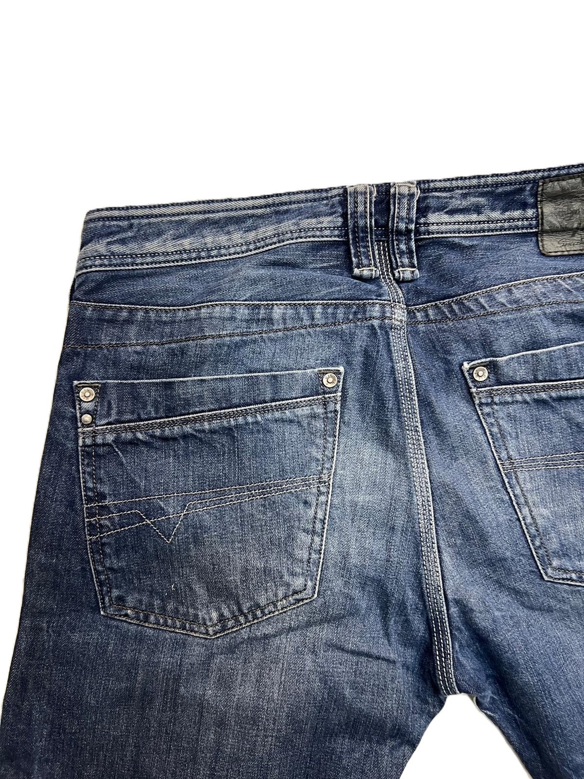 Jeans uomo Diesel Industry Timmen W32 L32, denim blu scuro effetto vissuto - dettaglio tasca retro