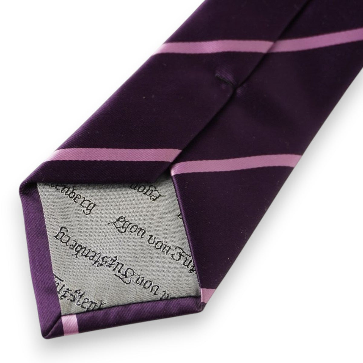 Retro del codino secondario di una cravatta sartoriale con doppia fodera grigia personalizzata Egon von Fürstenberg.