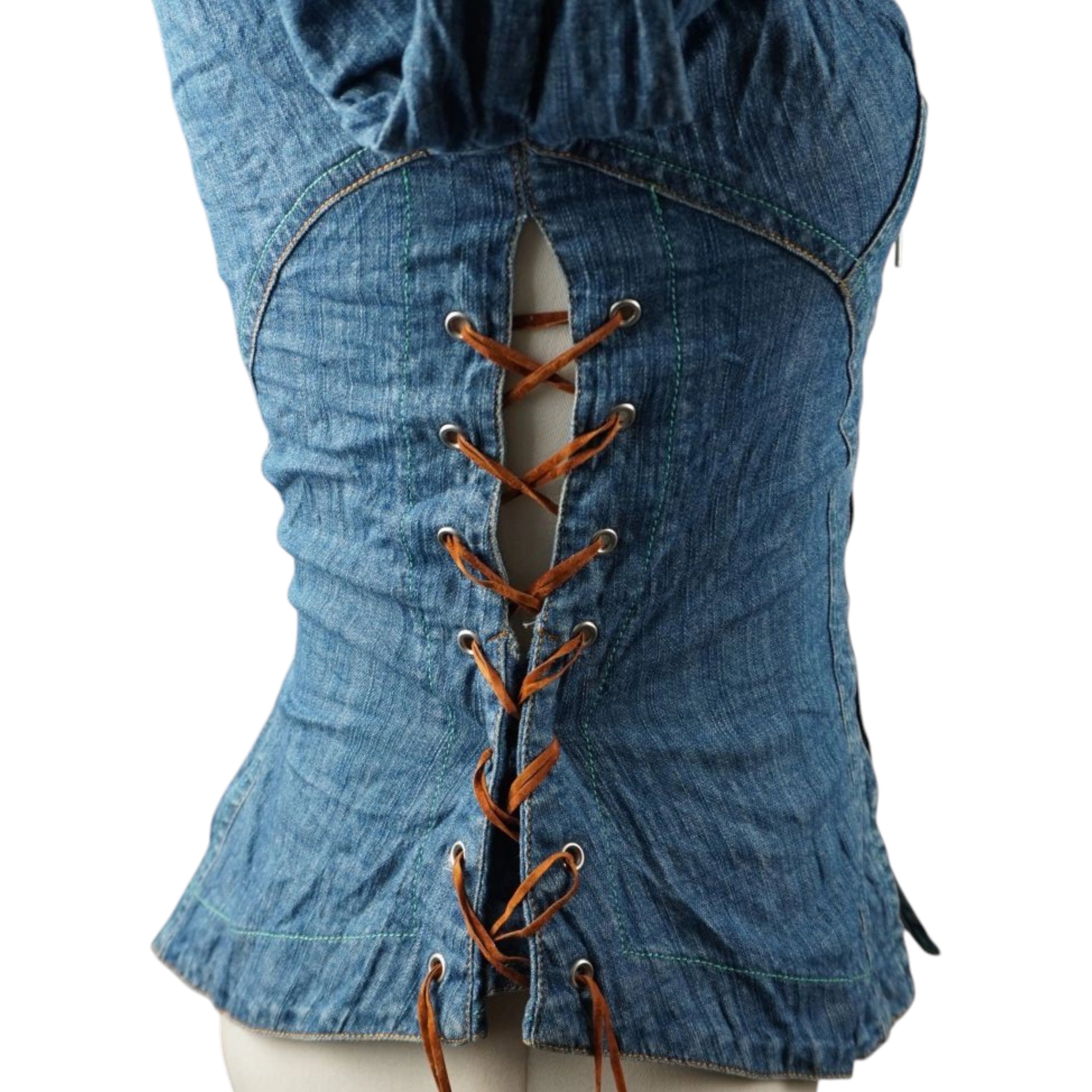 Allacciatura laterale a corsetto con stringhe in cuoio marrone e occhielli metallici su camicia jeans Cavalli