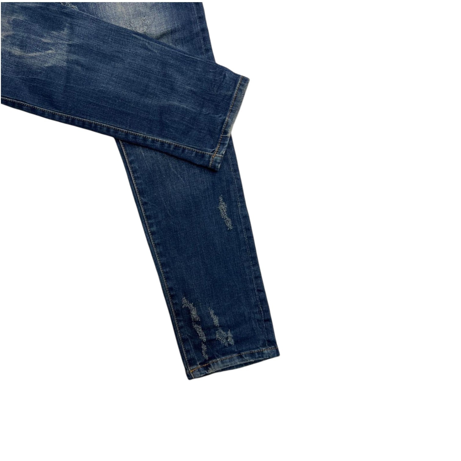dettaglio-lavaggio-distressed-jeans-dsquared2
