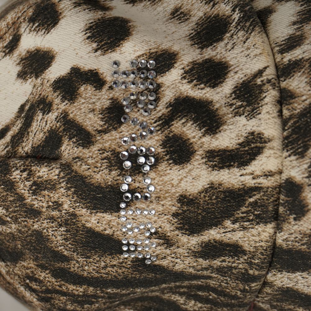 Dettaglio strass logo just cavalli capello leopardato