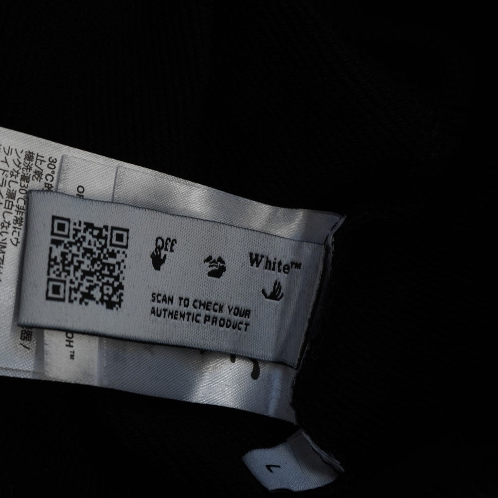 Etichetta interna con QR Code e dicitura Scan to check your authentic product di Off-White