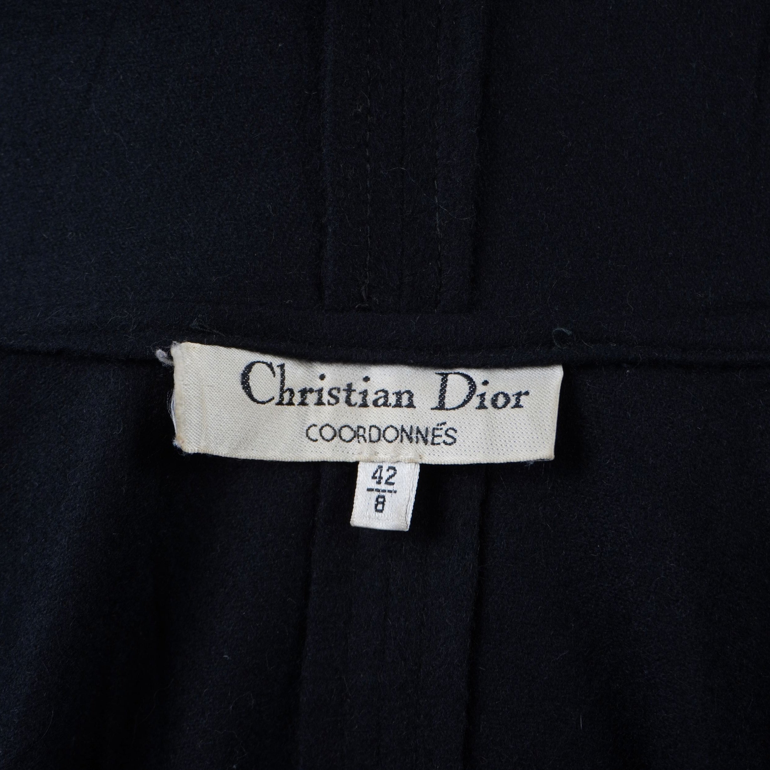 Etichetta in tessuto Christian Dior Coordonnés cucita sulla fodera interna del cappotto vintage.