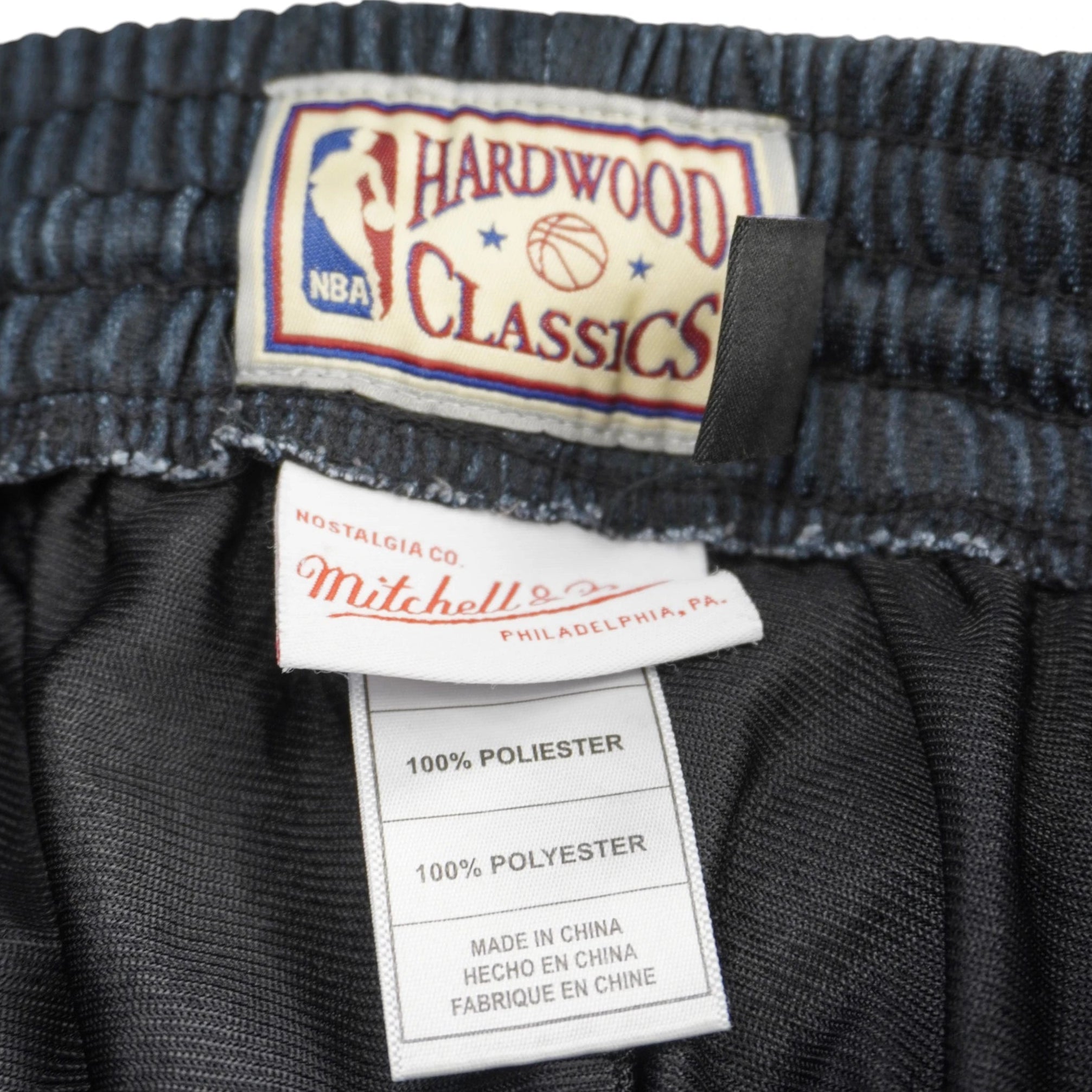 Etichetta ufficiale NBA Hardwood Classics e brand Mitchell e Ness Nostalgia Co