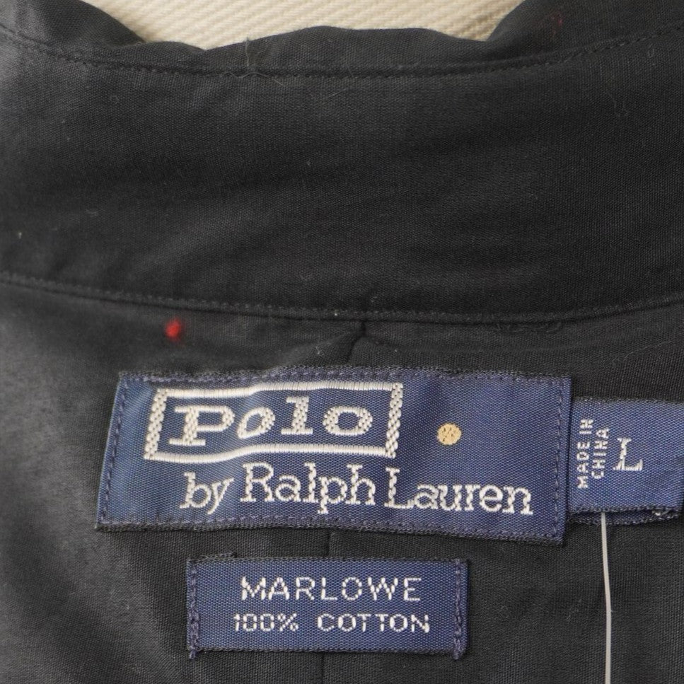  Dettaglio dell'etichetta blu originale Polo by Ralph Lauren cucita nel collo interno con indicazione del modello Marlowe e taglia L.