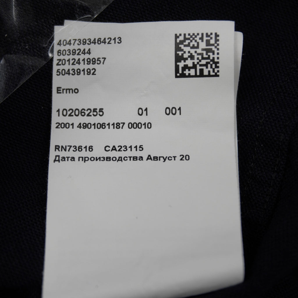 Dettaglio del QR code e del codice modello 50439192 stampati sull'etichetta interna di autenticità.