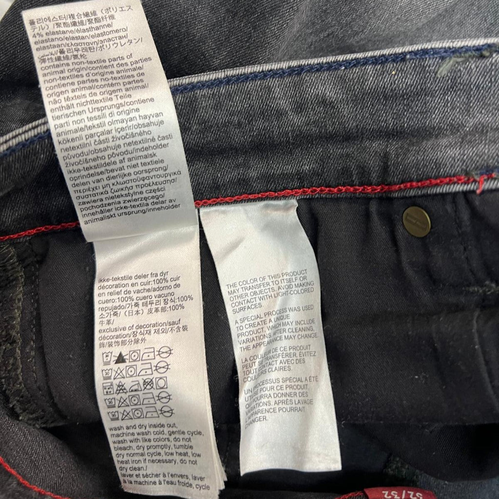 Dettaglio dell'etichetta interna con i codici identificativi del modello Simon e la dicitura del lavaggio Nostrand BK.