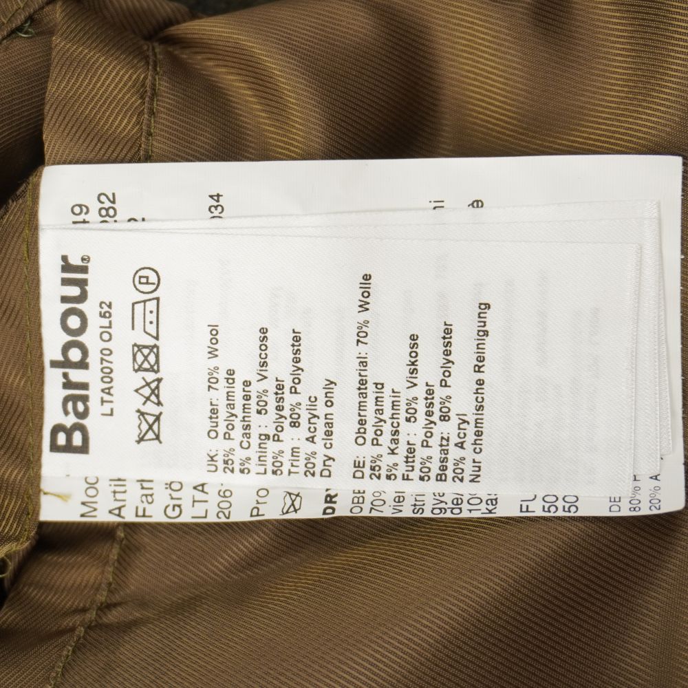 Etichetta di manutenzione Barbour con codice modello LTA0070 OL52 e composizione in lana e cashmere.