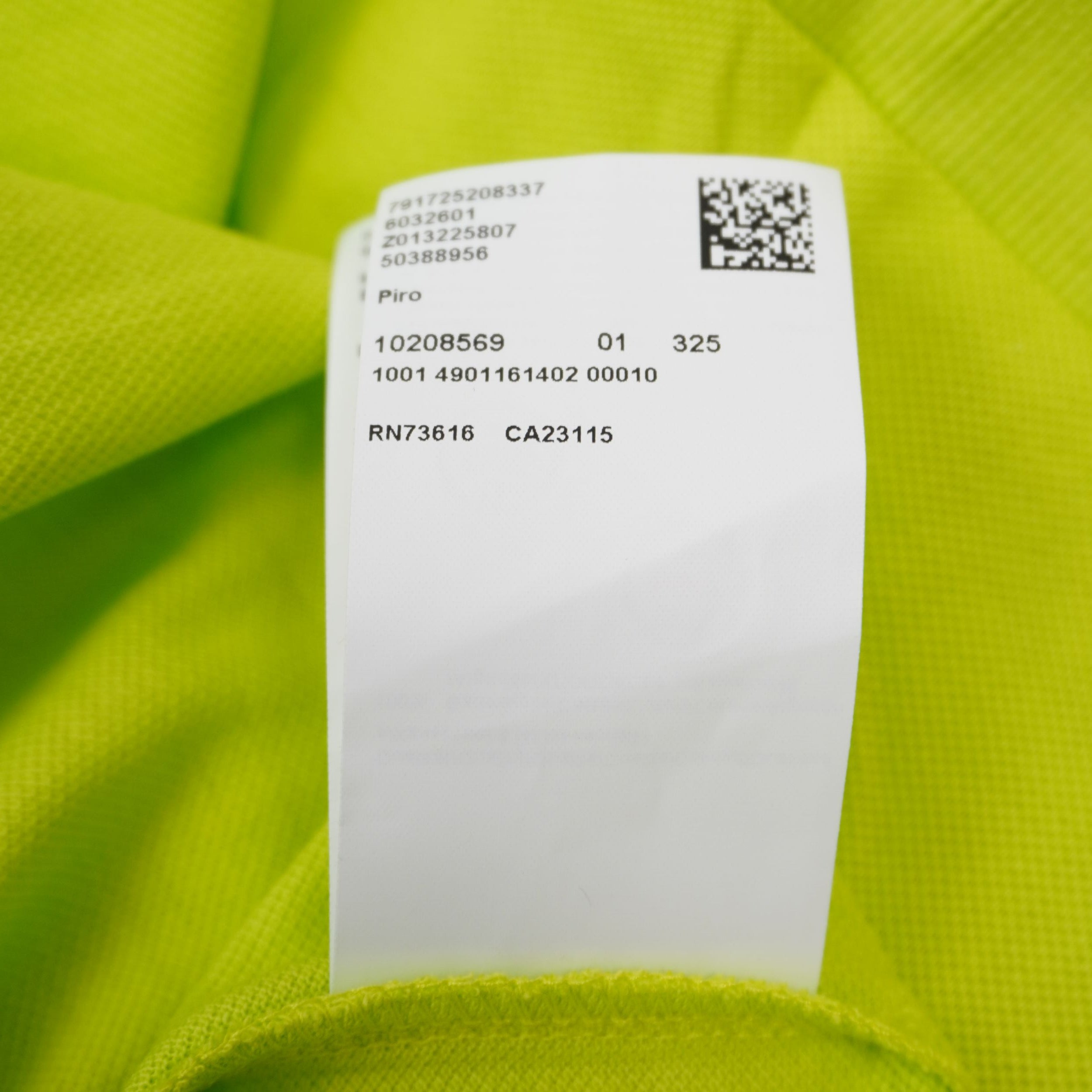 Etichetta tecnica interna Hugo Boss con codice modello Piro stampato e codici di registrazione RN73616