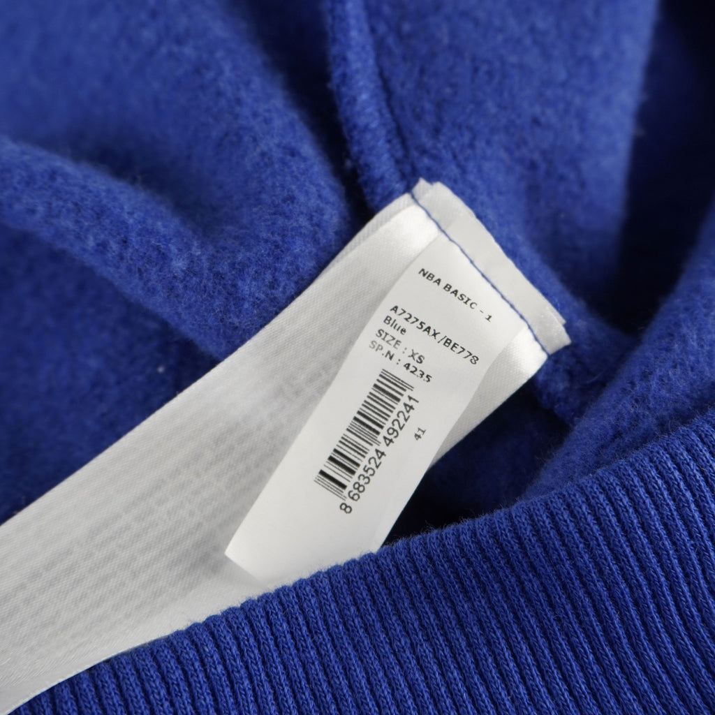 Dettaglio dell'etichetta interna con i codici identificativi del modello e l'indicazione di produzione Made in Türkiye.