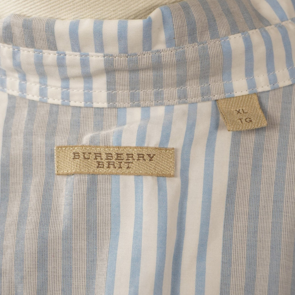 Dettaglio etichetta Burberry Brit beige sul colletto interno della camicia taglia XL
