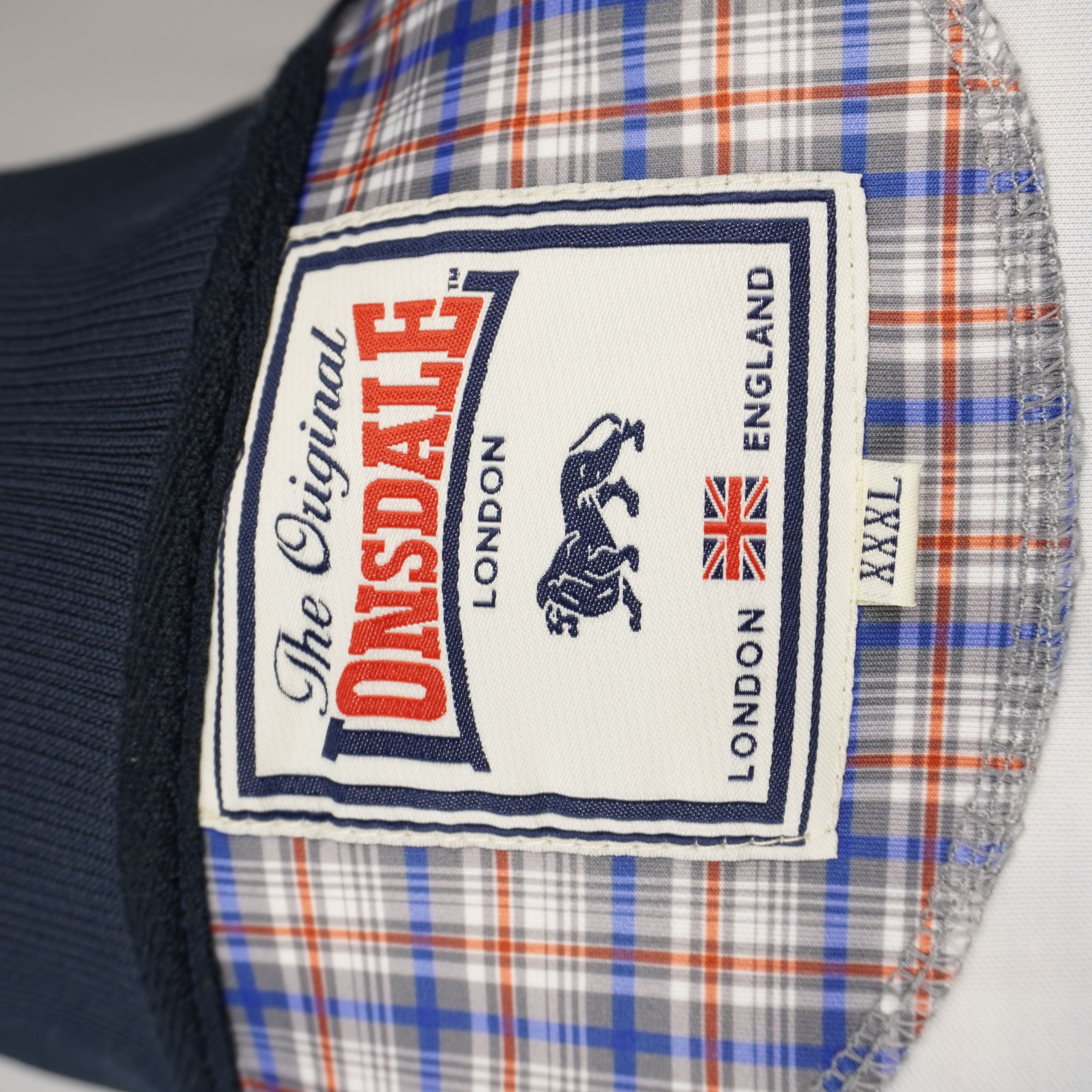 Dettaglio etichetta interna The Original Lonsdale London con taglia uomo XXXL