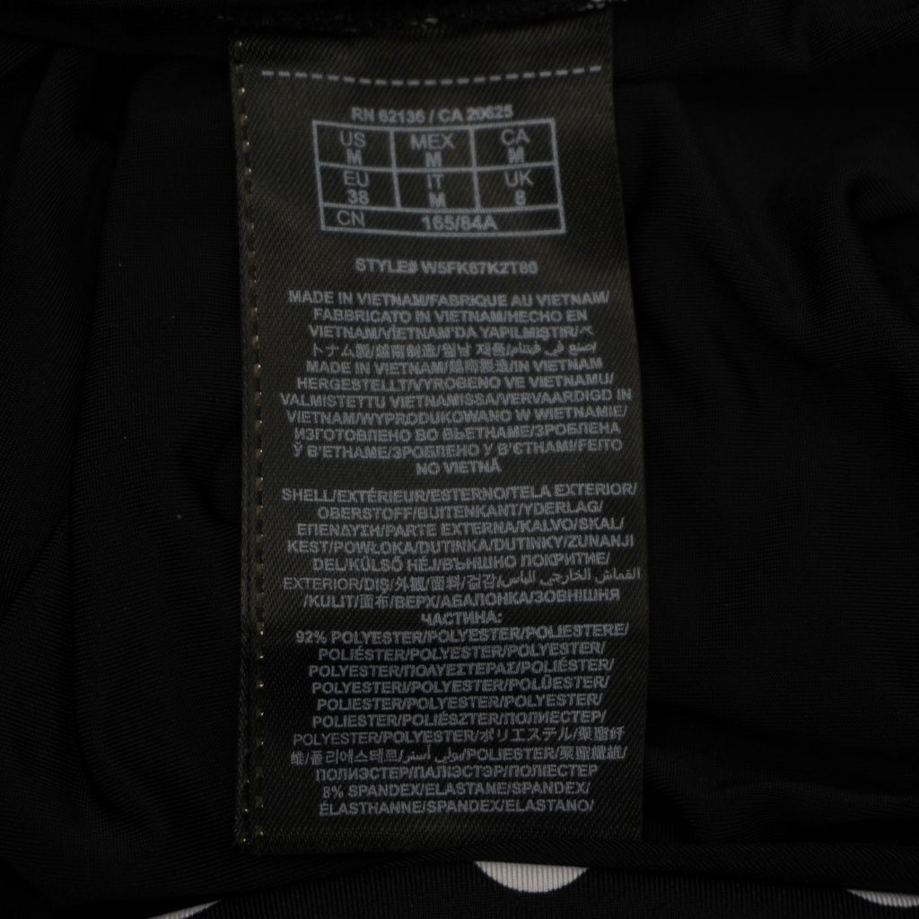 Etichetta interna di lavaggio dell'abito GUESS con codice modello W5FK67K2T80 e composizione in poliestere e spandex.