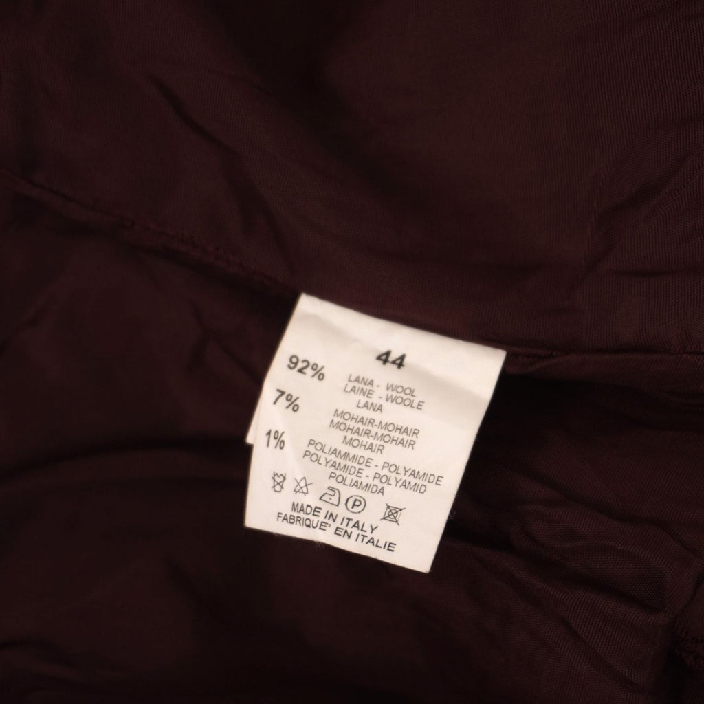 Etichetta interna di lavaggio del tailleur che certifica la composizione in 92% lana e 7% mohair.
