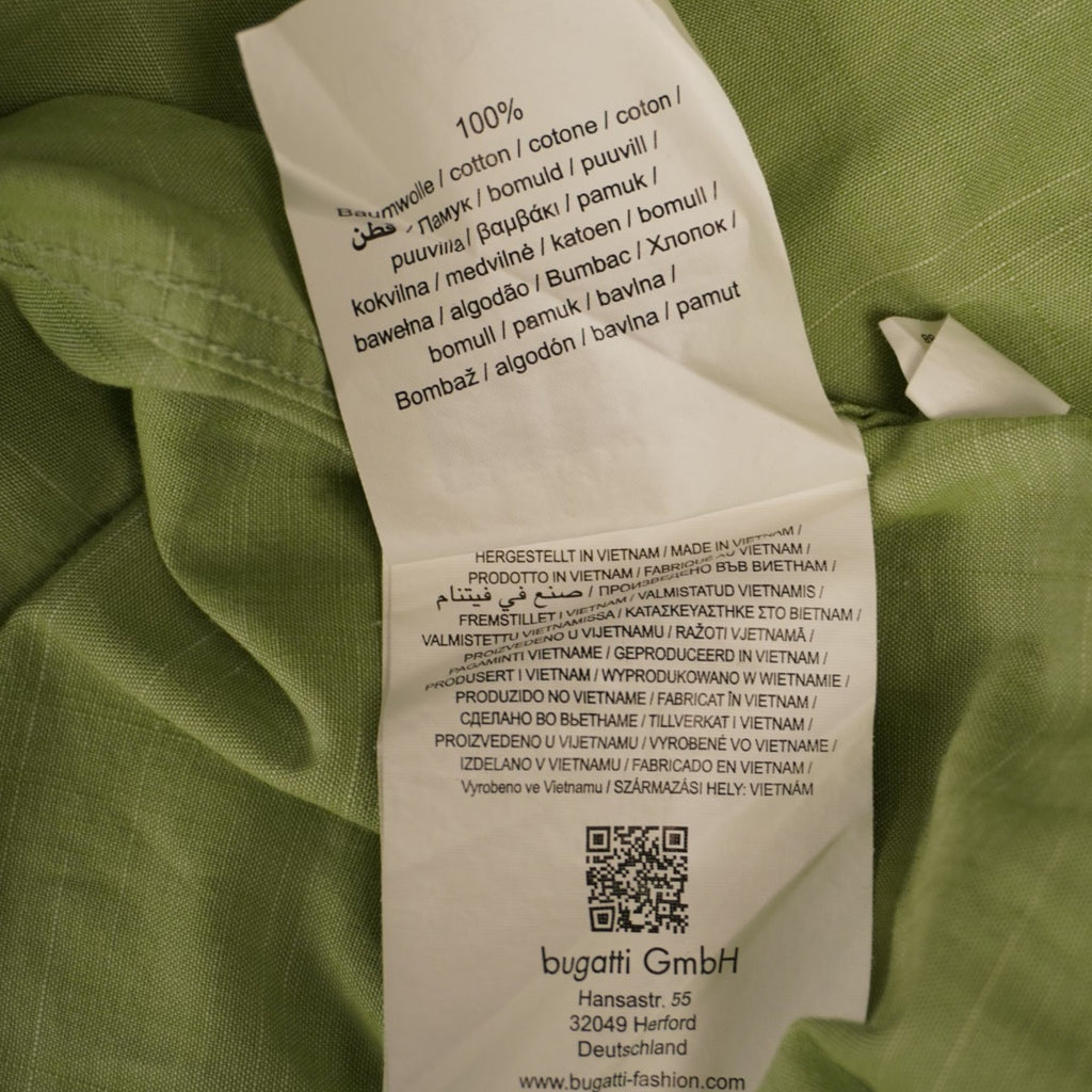 Vista dell'etichetta bianca interna con le specifiche dei materiali in misto lino e il QR code di tracciabilità.