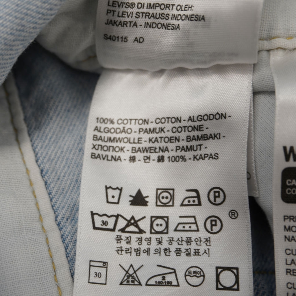 Etichetta interna di lavaggio e cura del capo Levi's che indica la composizione in 100% puro cotone