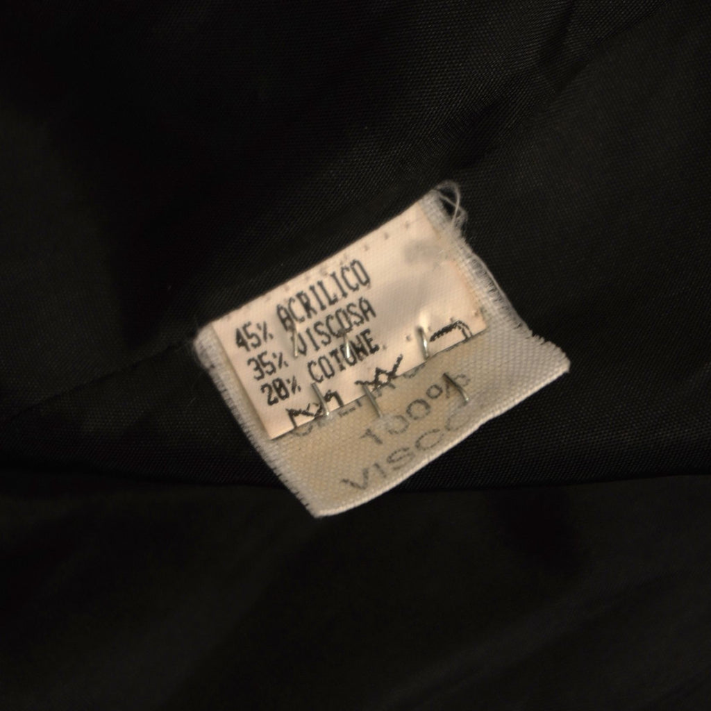 Etichetta interna cartacea con le percentuali di acrilico, viscosa e cotone e le istruzioni di lavaggio della giacca vintage Pavarotti.